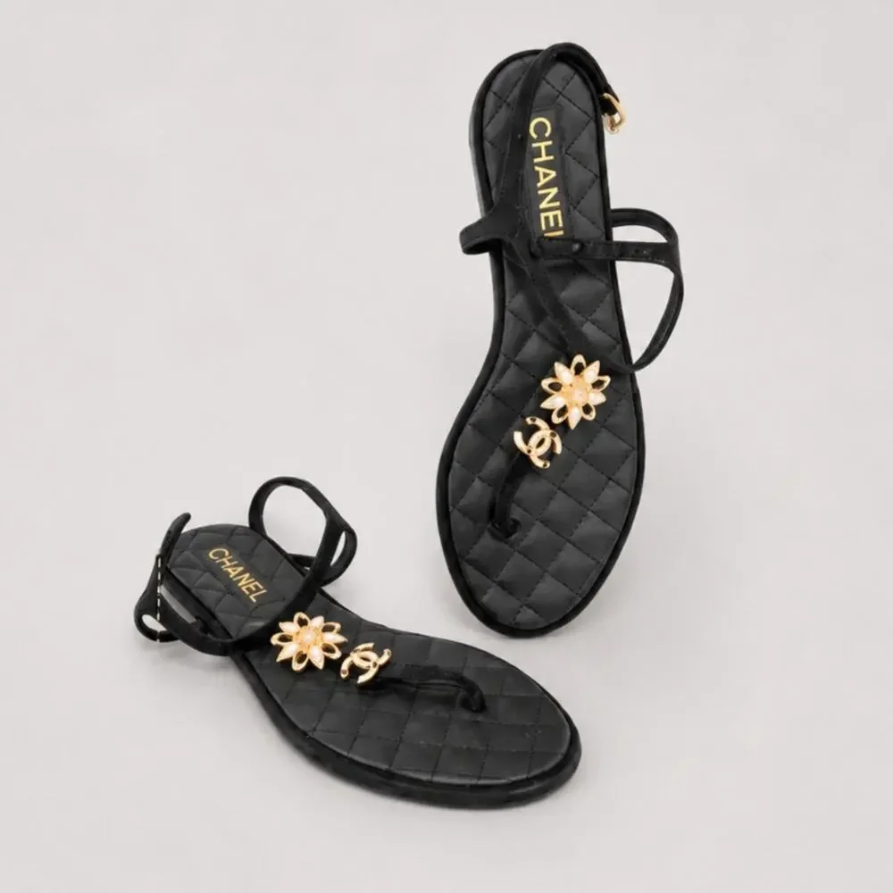 Chanel Thong Sandals G45025 Womens EU40/US9 Black/Gold Leather Strap Floral Logo